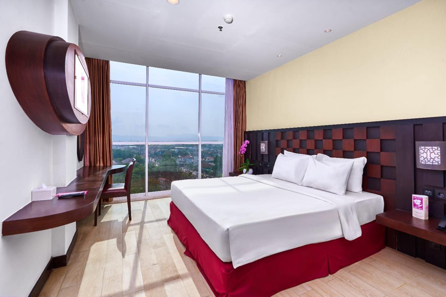Grand Orchid Hotel Yogyakarta Maguwo Exterior foto