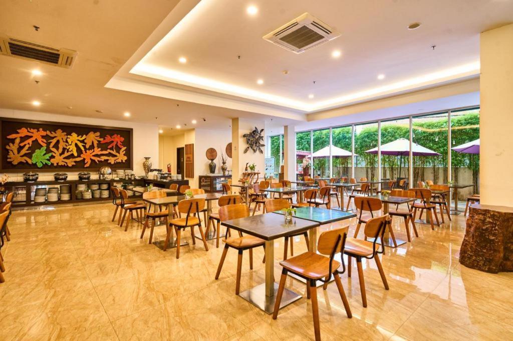 Grand Orchid Hotel Yogyakarta Maguwo Exterior foto