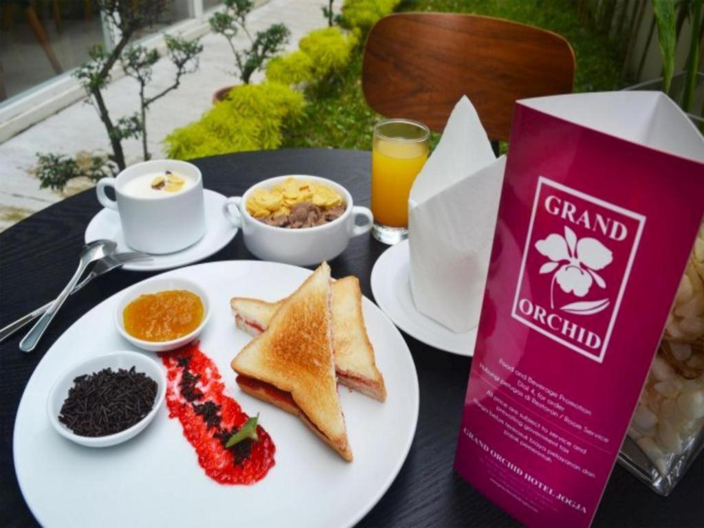 Grand Orchid Hotel Yogyakarta Maguwo Exterior foto