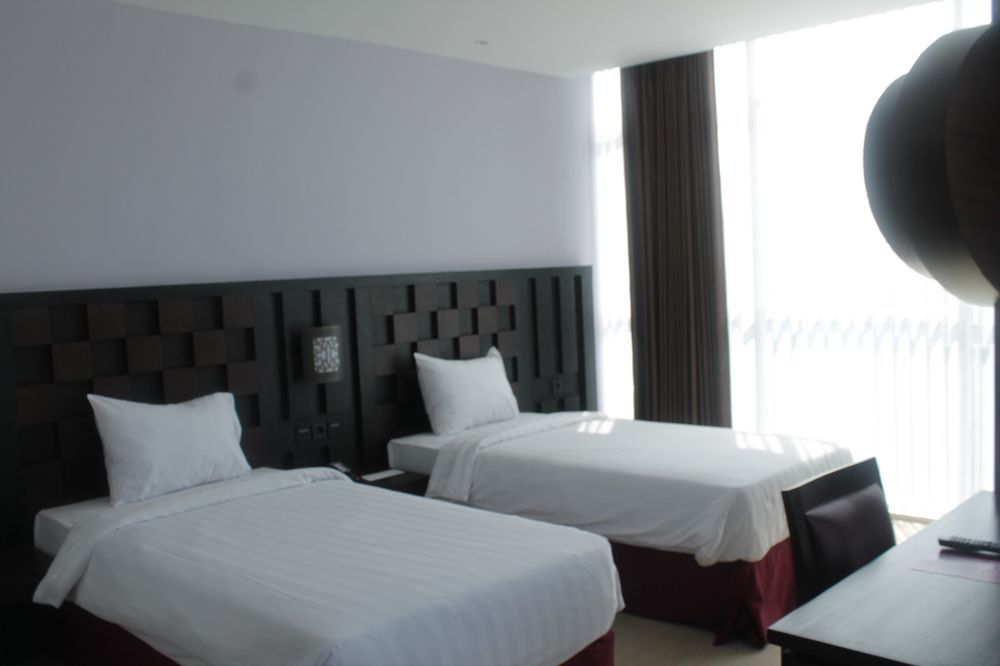 Grand Orchid Hotel Yogyakarta Maguwo Exterior foto