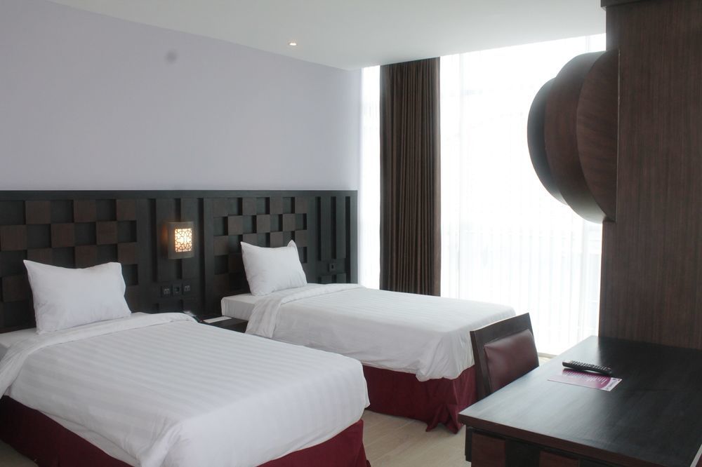 Grand Orchid Hotel Yogyakarta Maguwo Exterior foto